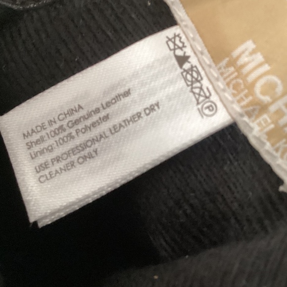 Michael Kors Quilted Leather Tech Gloves Fleece Lined Black Gold MK Logo - Picture 7 of 10